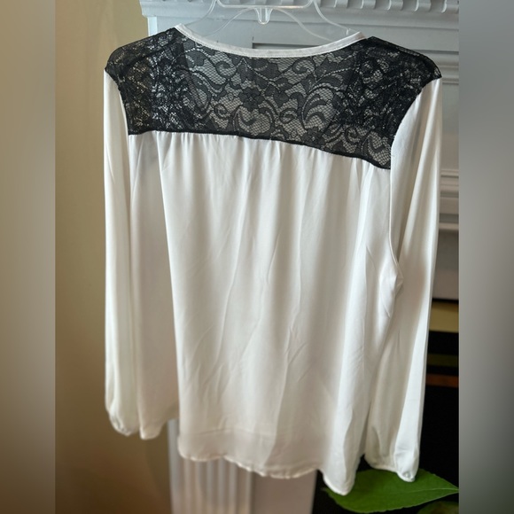 Donating 10/24 Like new! Charlotte Russe Sz L gorgeous top❣️ - Picture 10 of 10